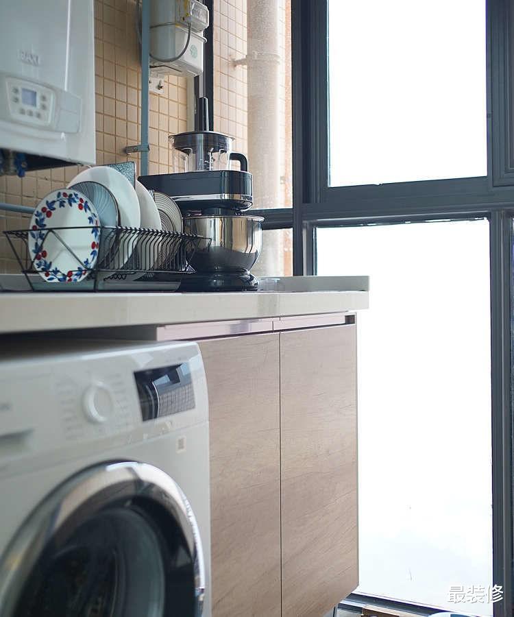 72平，两人两猫，虽然家不大却足够温馨，随手一拍就很舒服！