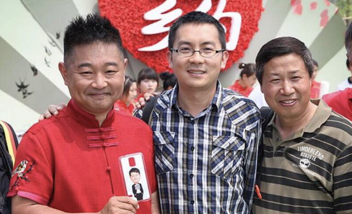 主持人|乡约主持人肖东坡：事业巅峰却遭离婚，丢校花老婆后与她55天闪婚