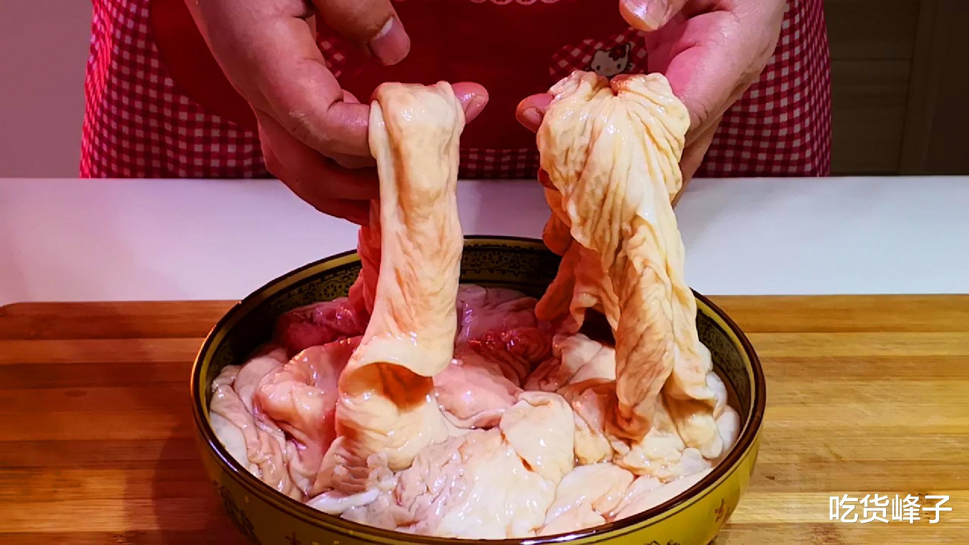 洗肥肠原来这么简单,不用碱不用醋,10分钟清洗干净,没有腥臭味