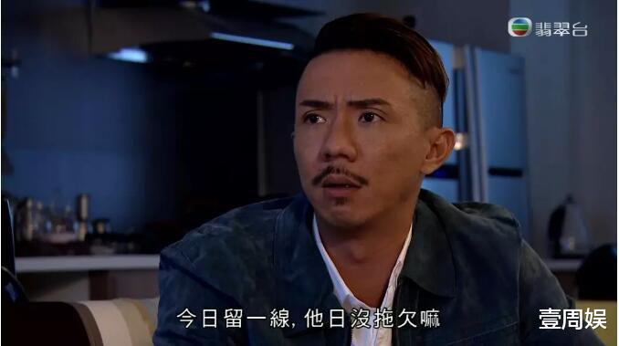 张继聪|41岁张继聪满头白发现身，显老又沧桑，网友：跟我爷爷一样！