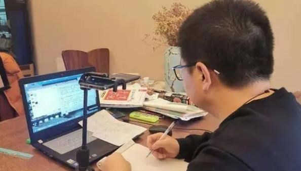 教师|在校音乐老师因送外卖，遭到网友质疑和指责，无奈辞去心爱的工作