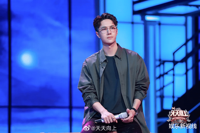 王一博|王一博铁饭碗被砸，高中文凭沦为嘉宾，明星身份终于要文凭