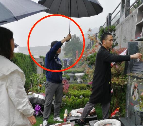 林生斌|林生斌和朱舅舅关系的变化,从两人昔日合照,不难看出