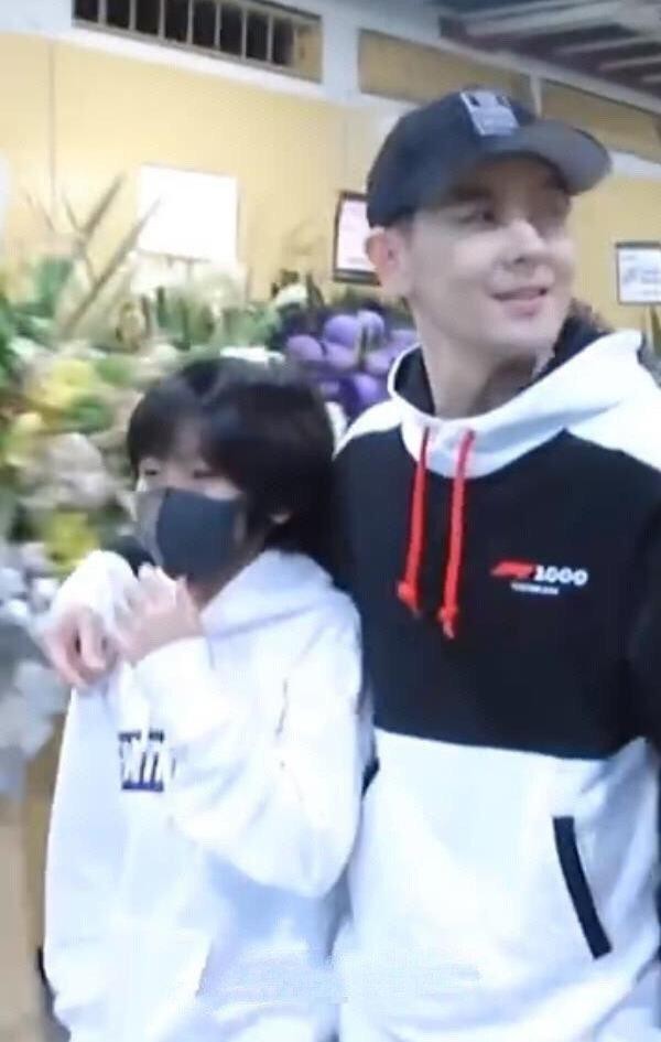 小小志|Kimi越来越不如两个弟弟！长大后颜值惨跌穿粉色大翻车，难怪少露面