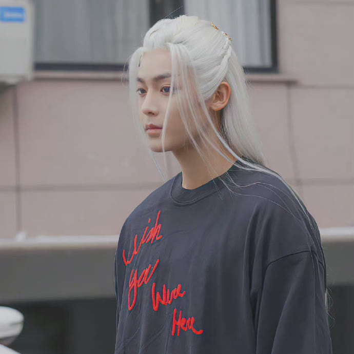 侯明昊|侯明昊再出新剧，古装白衣造型“惊为天人”，网友直呼：太绝了