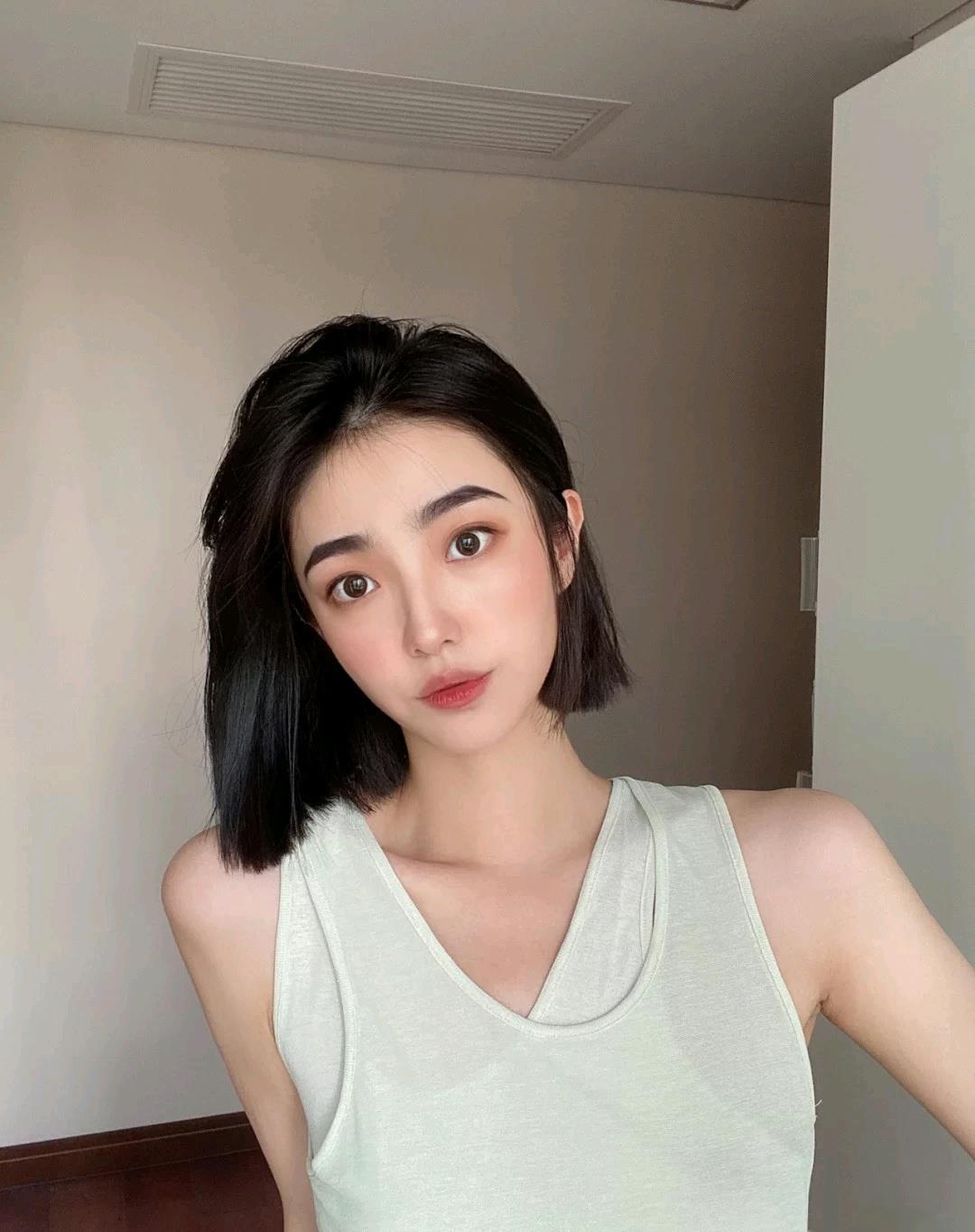 发型|今夏流行短发发型，减龄时尚不说还很显脸小，方脸女孩也适合