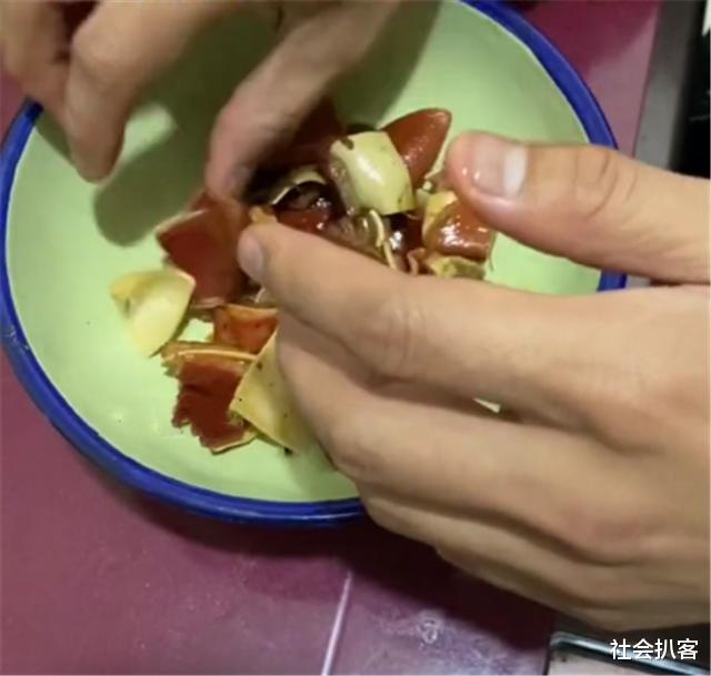 蒋延军 男子曝光买到“假猪耳朵”，网友神评：这是碰到仙人了