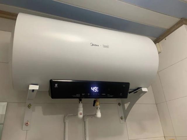热水器|用了10年热水器，才知道左下角有个开关，小心电费都白交了