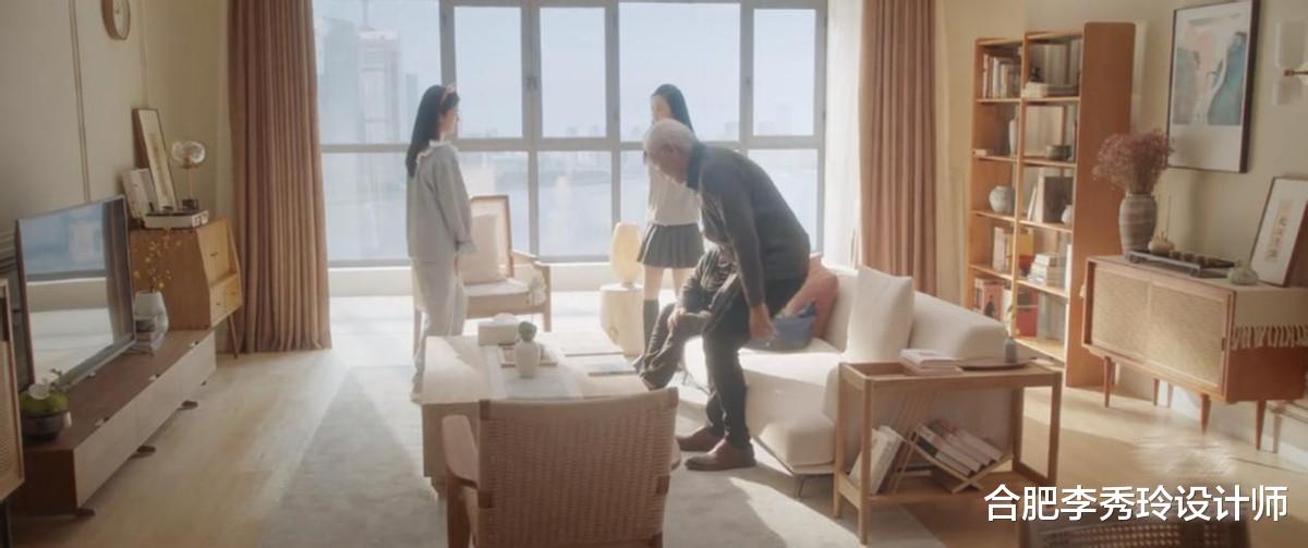 比起周生辰,时宜的条件也不差,20几岁事业有成,住在外滩附近