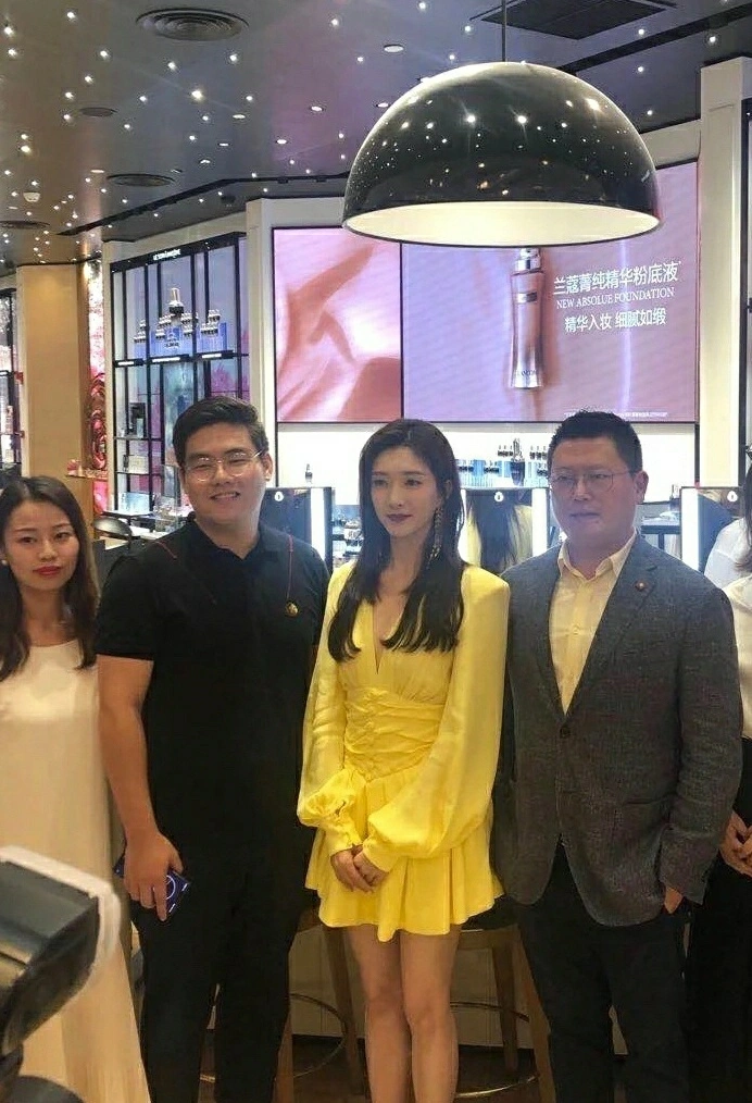 |明星现实生活中真的那么好看吗？