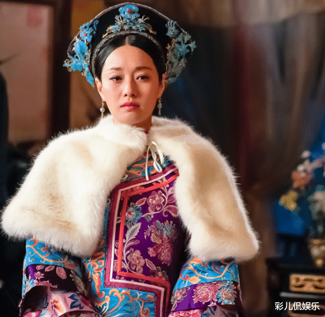 马伊琍|马伊琍再演清宫剧，当她戴上旗头那一刻，网友：像极了当年的甄嬛