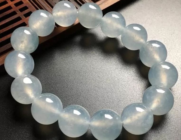 翡翠|“发灰”的翡翠还值不值得留？