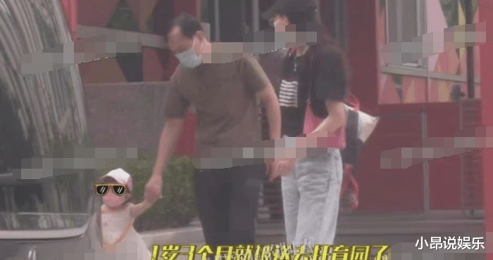 唐嫣|唐嫣与爸爸接女儿放学,小小糖穿着精致可爱,仅一岁多就上托管园