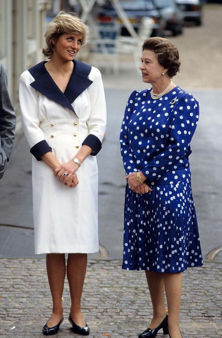 戴安娜|为什么英女王和安妮公主母女不喜戴安娜？从穿衣理念看出三观不同