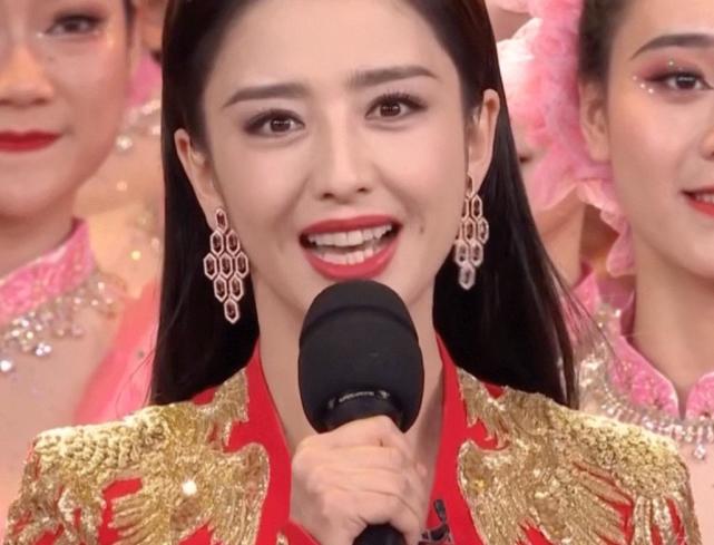 佟丽娅|佟丽娅真的离婚了？缺席唐探3，父亲一句话，忍受陈思诚6次出轨