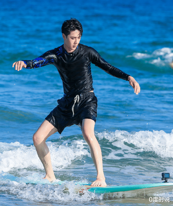 马思纯|王一博为何要模仿周震南？戴上眼尾钉形象“娘化”，这谁认得出