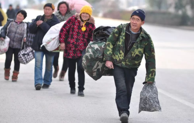 |别瞧不起一个五十多岁还在到处找工作的人