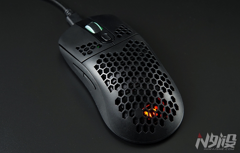 酷睿处理器|入门洞洞鼠 Tt探索者X2双模无线电竞鼠标体验