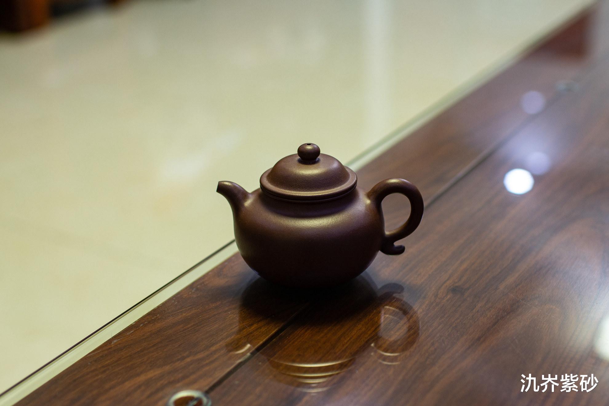 |如果你的紫砂壶盖上盖子，壶内隔夜不会干，那就肯定不是好泥料！