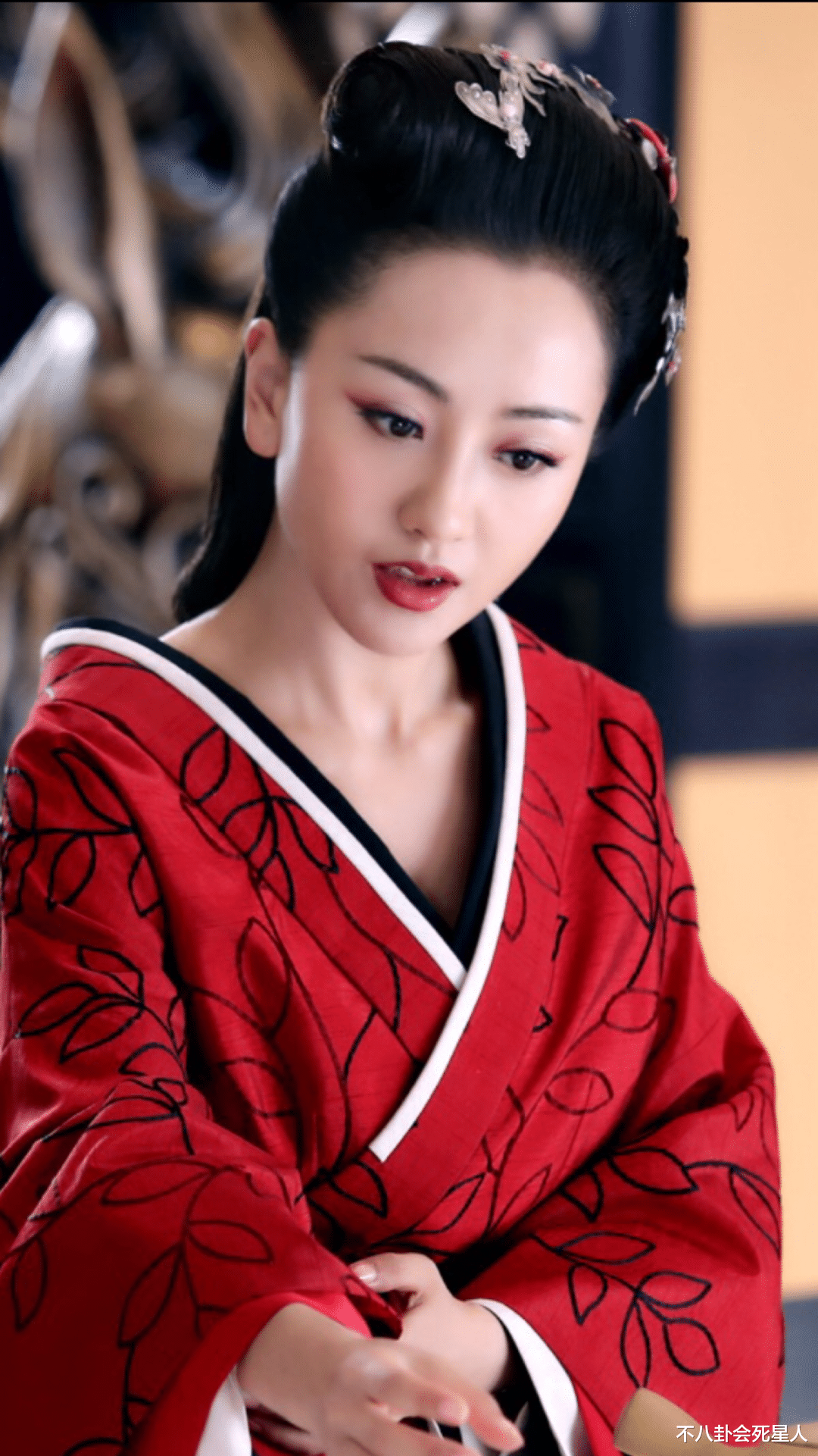 反派|剧里总演“坏女人”,生活中却低调善良,这7位女星个个美貌惊艳