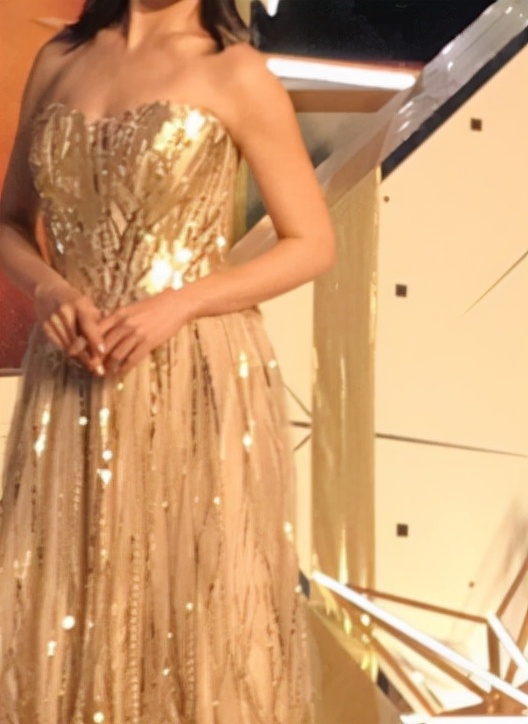 林依晨|林依晨坐完月子复出开工！自曝一个月减肥18斤，穿束身裙勒出细腰