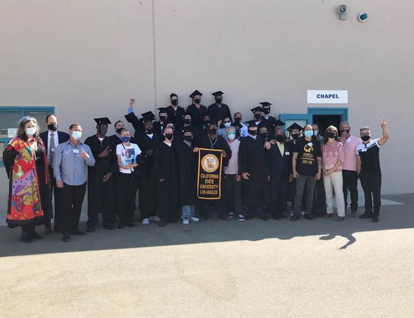 SpaceX 美国《变形记》?加州大学25名监狱囚犯拿到毕业证,网友:不公平