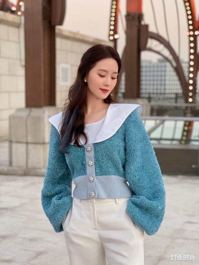 明星|真羡慕刘诗诗小码身材，穿针织衫坐着也没肉，配裤装美得都高调