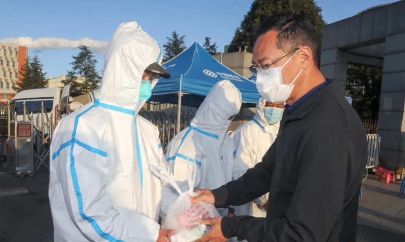 安宁快报 安宁市委、市政府主要领导慰问疫情防控一线工作人员