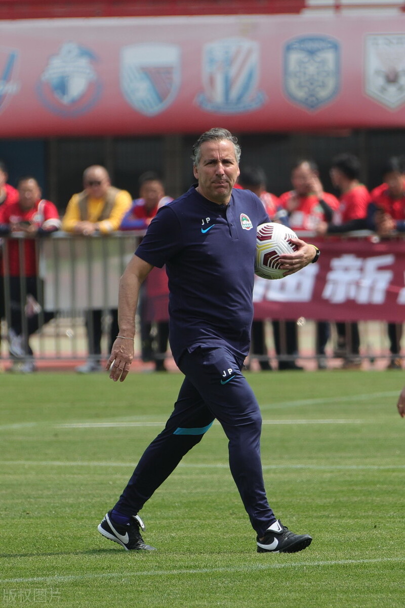 河南|哈維爾“休假”結(jié)束后回河南，兩個月前球迷就篤定西班牙人會回來