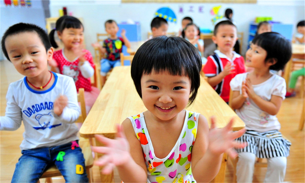 糖果的妈妈|穿同样校服,资深幼师为何一眼看出“穷孩子”?这些特征掩盖不了