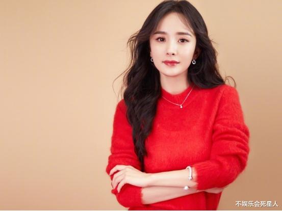 杨幂|34岁杨幂身材有多辣，九头身材比例大秀腰线，P图都不敢这么造