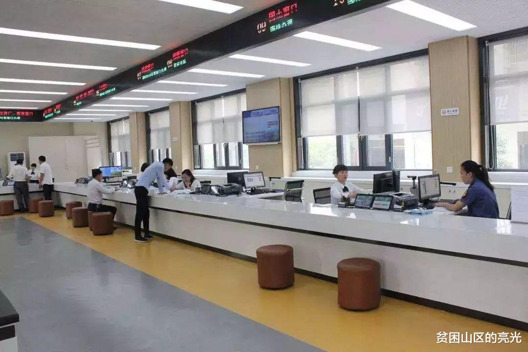 求职|公务员是否应该周末上班，从而更好服务大众？