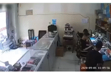 160健康研究所|手机深夜充电爆炸，男子右眼险失明！这些致命习惯你天天在做