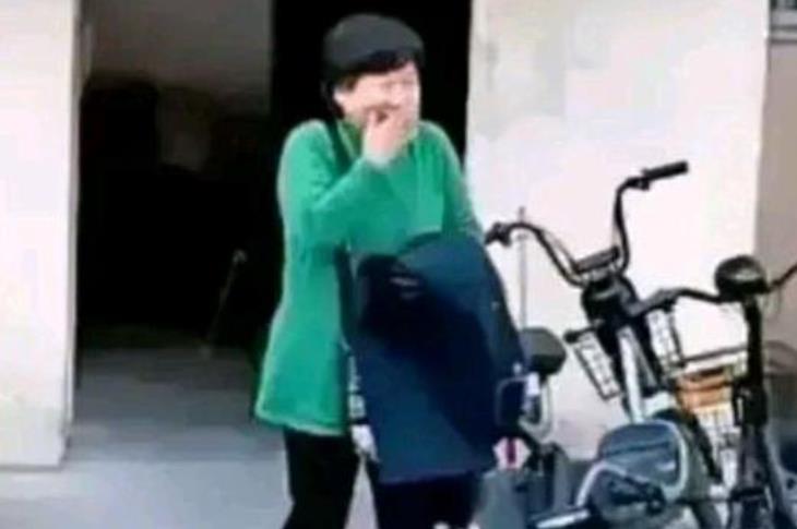 杜新枝|上蹿下跳！杜新枝与粉丝聚会笑成一枝花，粉丝怂恿老杜找姚威