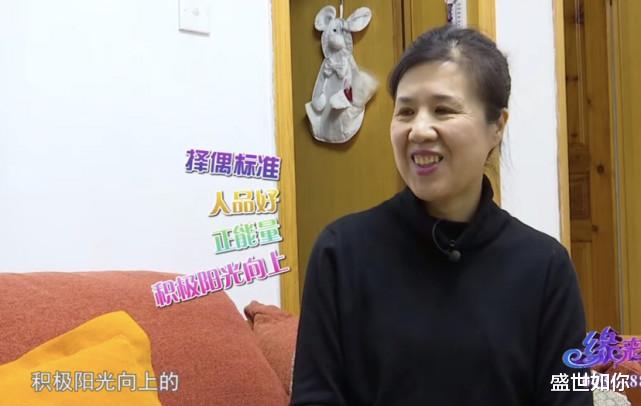 52岁离异大姐对61岁离异大哥一见钟情,当得知大哥经历,她立马不干了