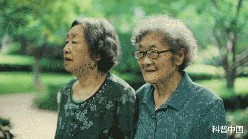 医学|人老了，身上真的会有\老人味\？自己能闻到吗？