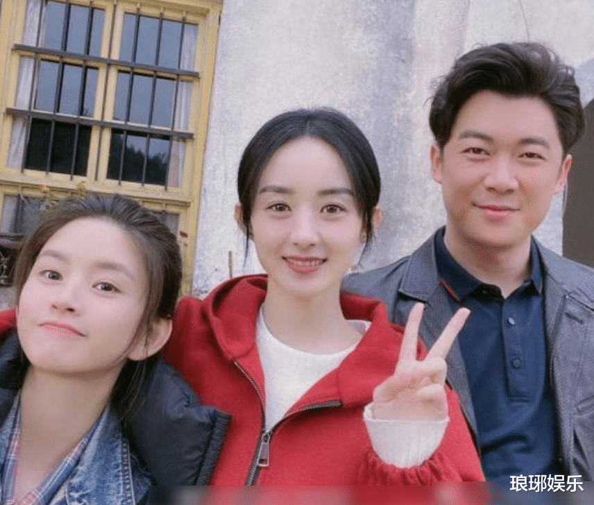 赵丽颖|赵丽颖冯绍峰三亚度假，上车细节引关注，夫妻真实关系很显然