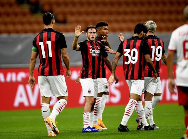 圣西罗|一文回顾AC米兰重建心酸路：漫长的等待只为这一刻阳光照耀圣西罗