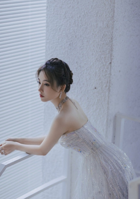 冯提莫|魔鬼身材藏不住了！冯提莫参加走秀，意外揭露了一个事实！