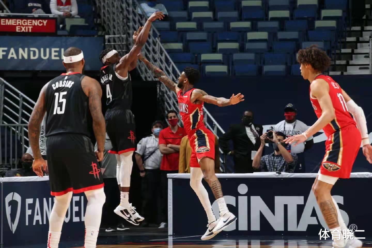 火箭队|情绪不稳定！火箭大胜却存在隐患，考辛斯11分钟5犯遭诟病