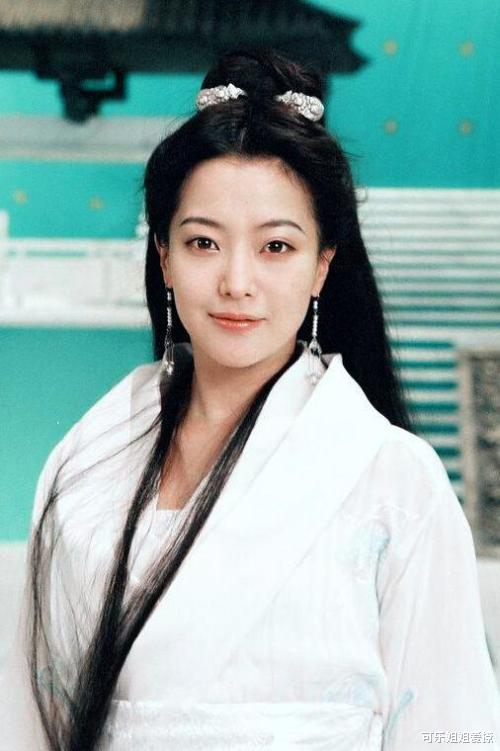 整容|当42岁金喜善碰上43岁赵薇时，整容脸和纯天然脸，一目了然！