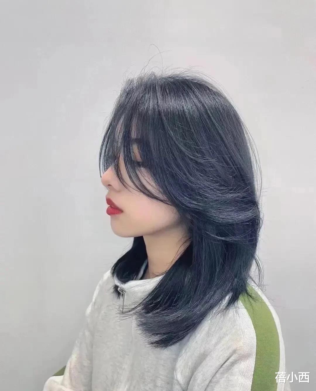 短发 秋季流行什么样的发型？女生剪干净利落的小短发，耐看指数五颗星