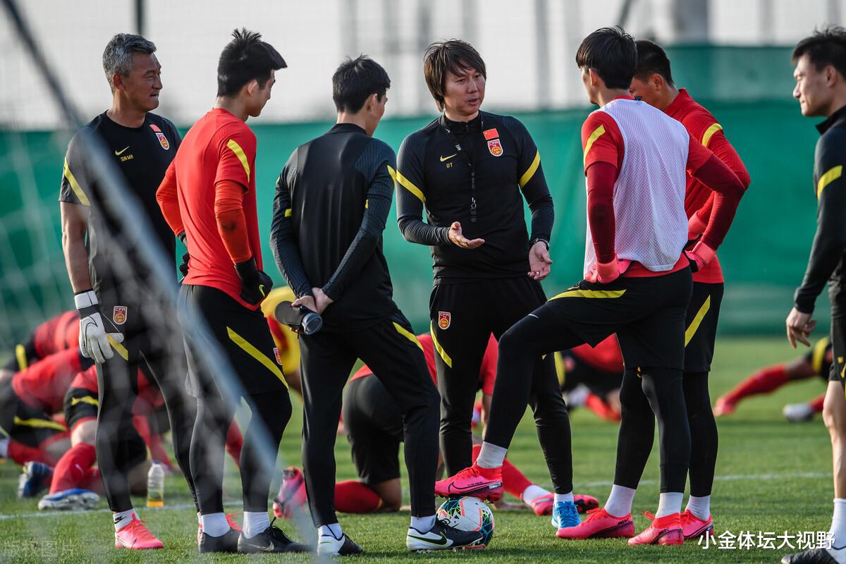 国足|15-0！亚洲顶级球队锁头名，豪华锋线让国足脸红，12强赛或相遇