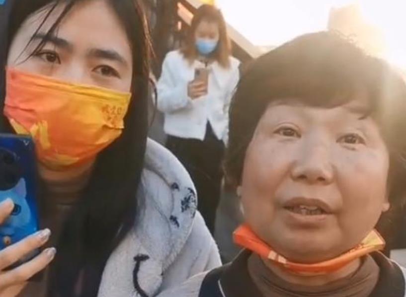 地狱公使|田静直播带货走上正轨，却遭杜粉眼红嫉妒，称田静不关心许妈安危