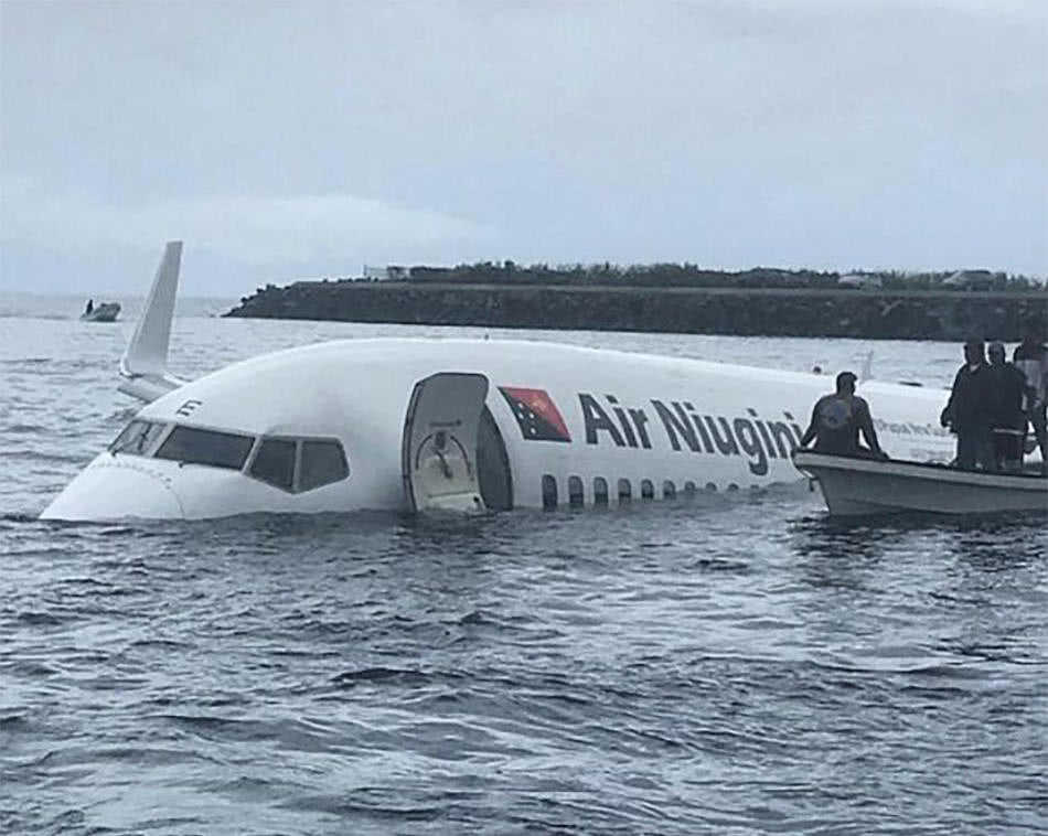 空難再次發生，凌晨時分，一架波音737迫降夏威夷附近海域-圖3