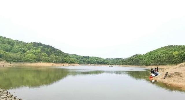 水库|四川钓鱼人钓起“水库鲫鱼王”,重5斤,网友:并不好吃
