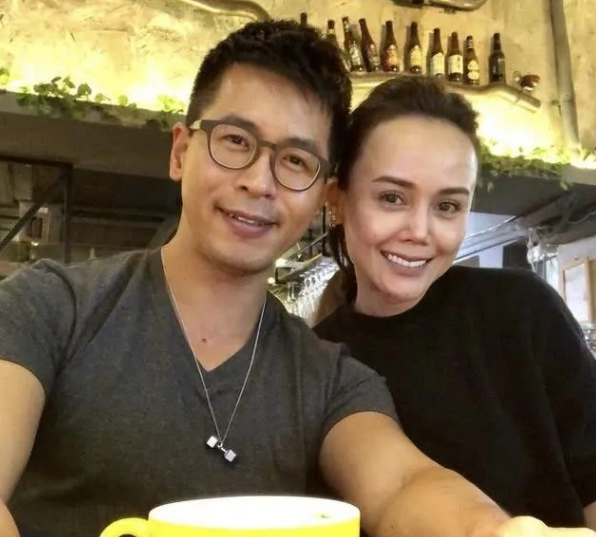 小兮娱乐 45岁前亚姐冠军欠债6位数破产，意外毁容后为母亲治病花光积蓄