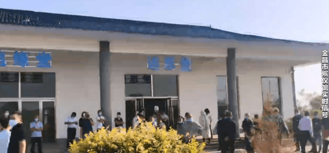 于月仙|于月仙告别仪式现场：马丽娟张学松现身崩溃大哭，赵本山未现身