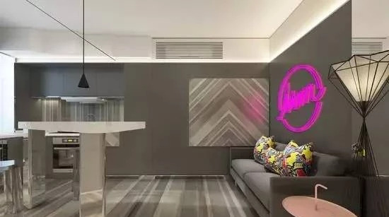 |女儿被骗买花瓶形状奇葩房，北漂母女卖掉老房无退路，天天在家哭
