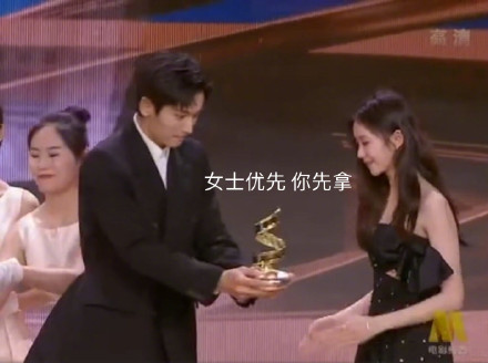 尹正|微博电影之夜的尴尬:张哲瀚把自己的奖杯给刘浩存,尹正无效减肥